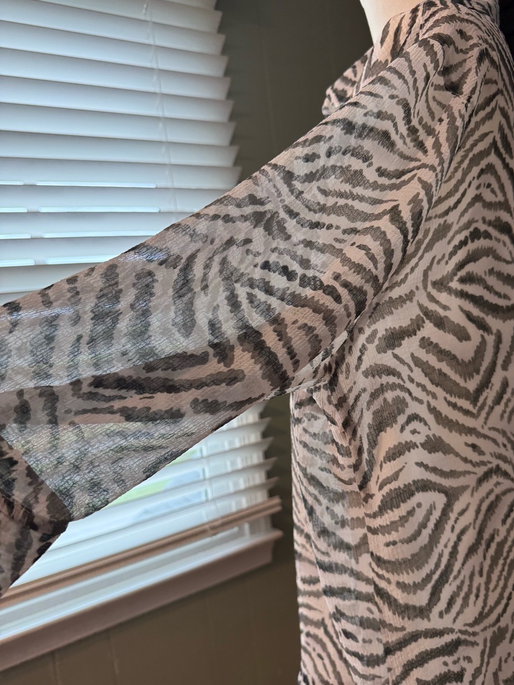 Plus Size Alfred Dunner White and Gray Zebra-Print Button-Down Shirt 22W - Picture 4 of 9